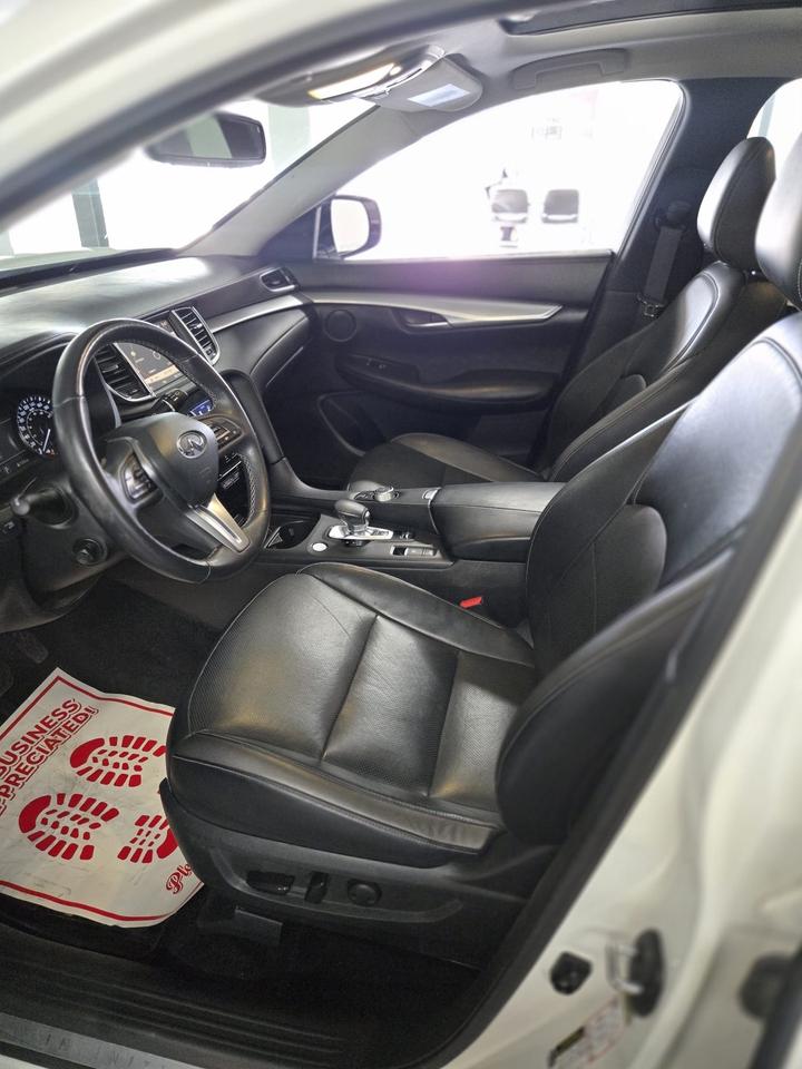2019 Infiniti QX50 LUXE AWD|ESSENTIAL|PANO ROOF|CLEAN CAR FAX|GREAT RELIABILITY| Photo