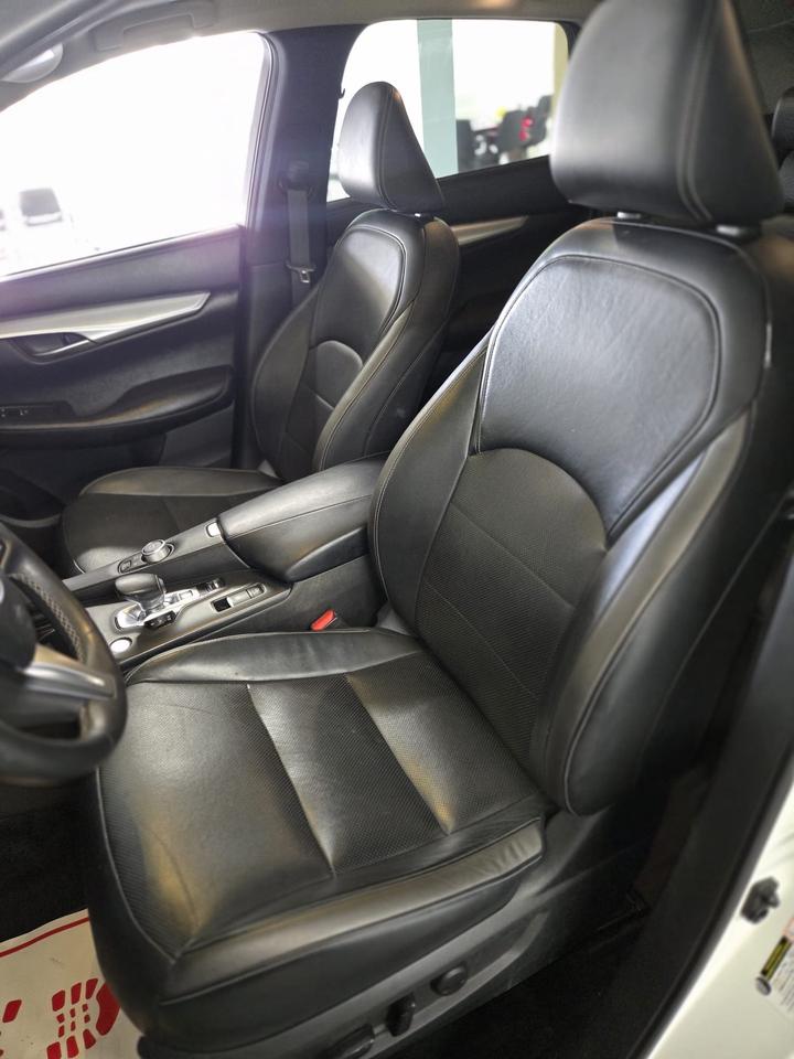 2019 Infiniti QX50 LUXE AWD|ESSENTIAL|PANO ROOF|CLEAN CAR FAX|GREAT RELIABILITY| Photo