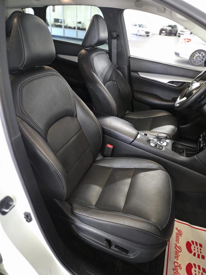 2019 Infiniti QX50 LUXE AWD|ESSENTIAL|PANO ROOF|CLEAN CAR FAX|GREAT RELIABILITY| Photo