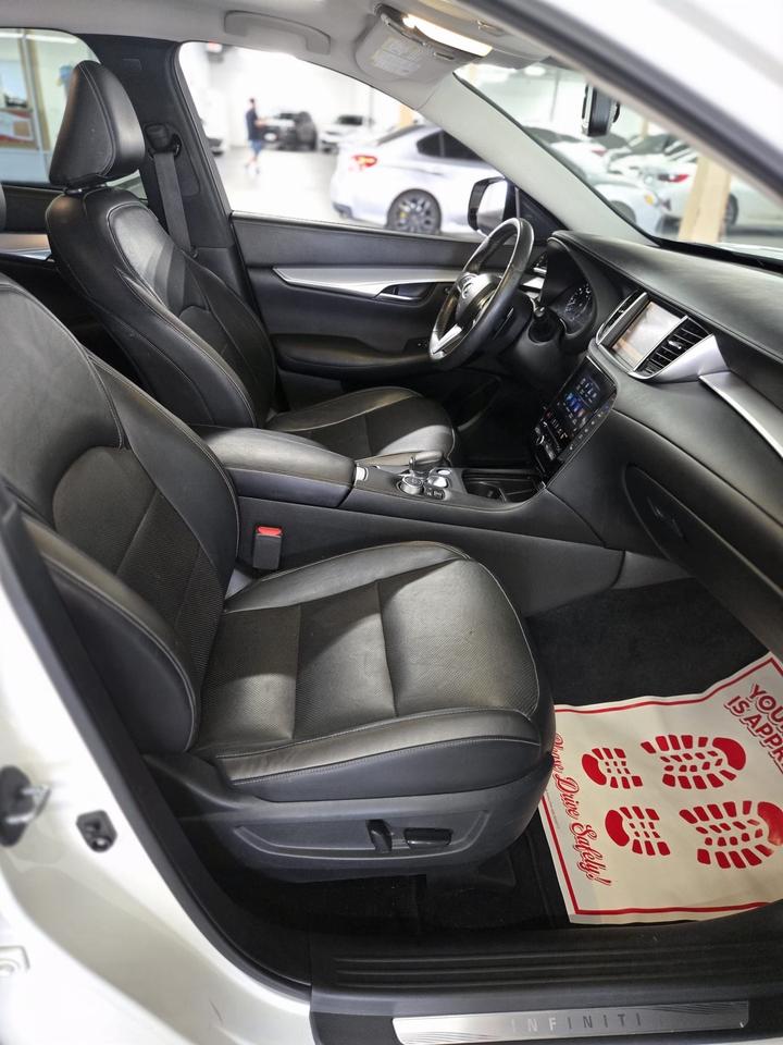 2019 Infiniti QX50 LUXE AWD|ESSENTIAL|PANO ROOF|CLEAN CAR FAX|GREAT RELIABILITY| Photo