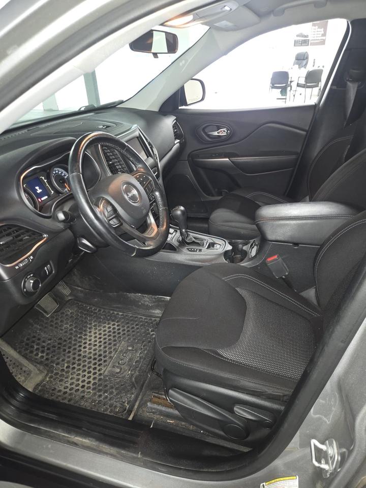 2020 Jeep Cherokee Sport | One Owner | Clean CARFAX Photo