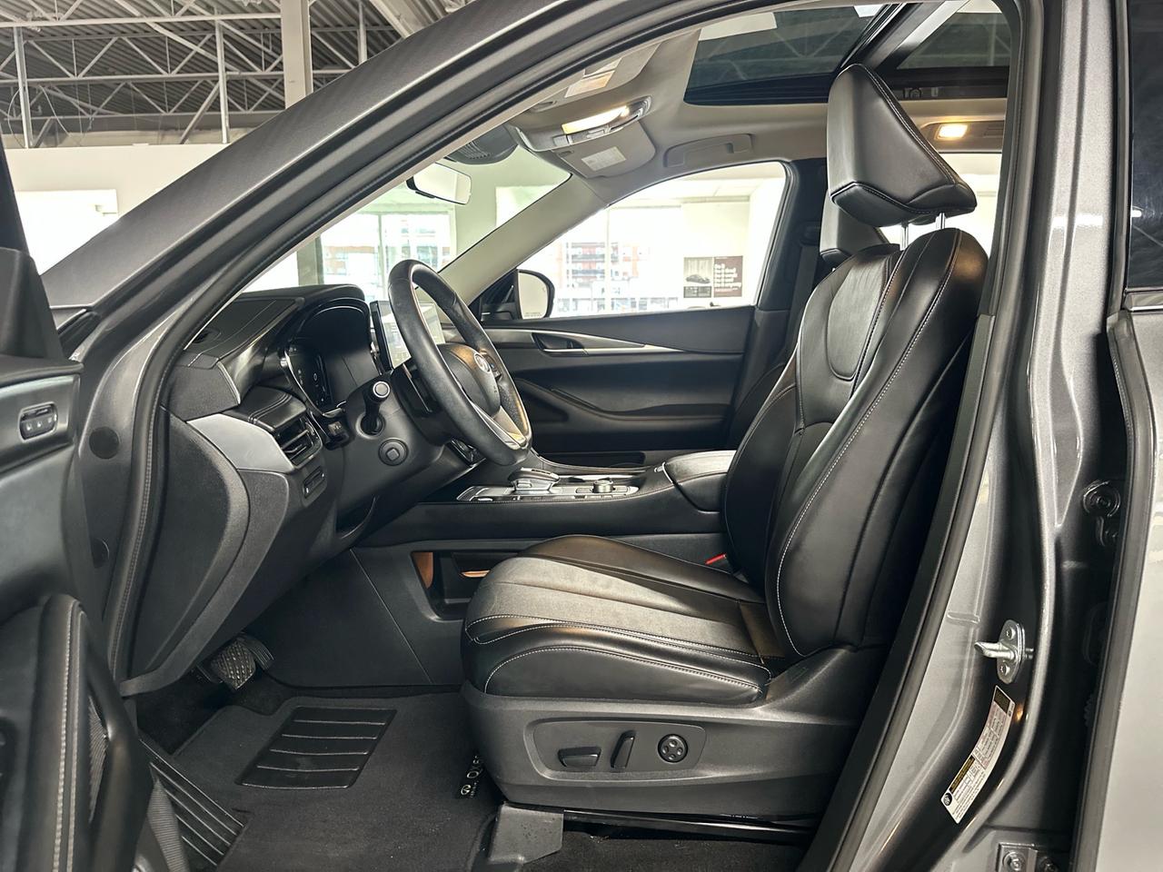 2024 Infiniti QX60 LUXE AWD | Clean CARFAX | 7 Passengers Photo