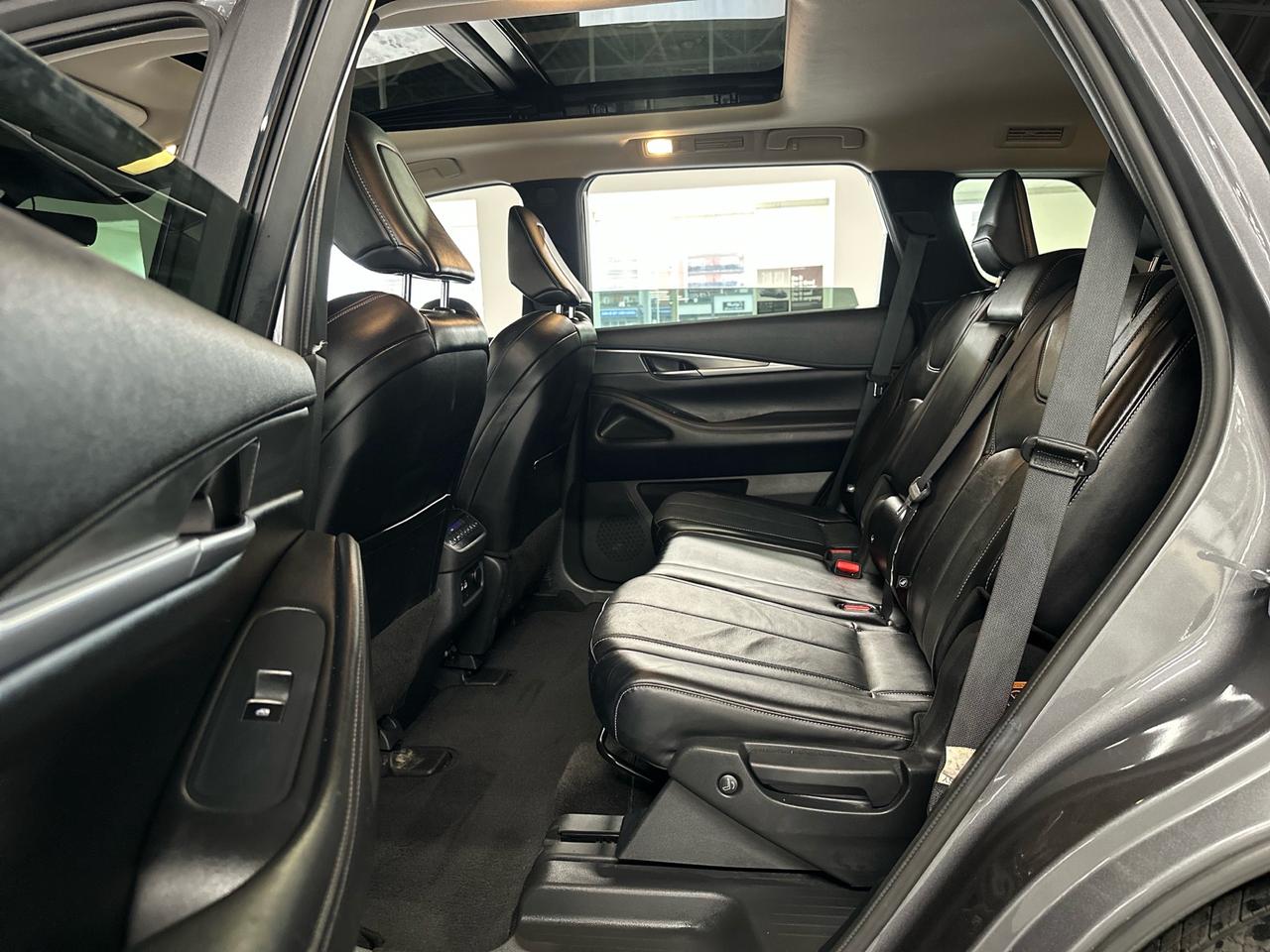2024 Infiniti QX60 LUXE AWD | Clean CARFAX | 7 Passengers Photo