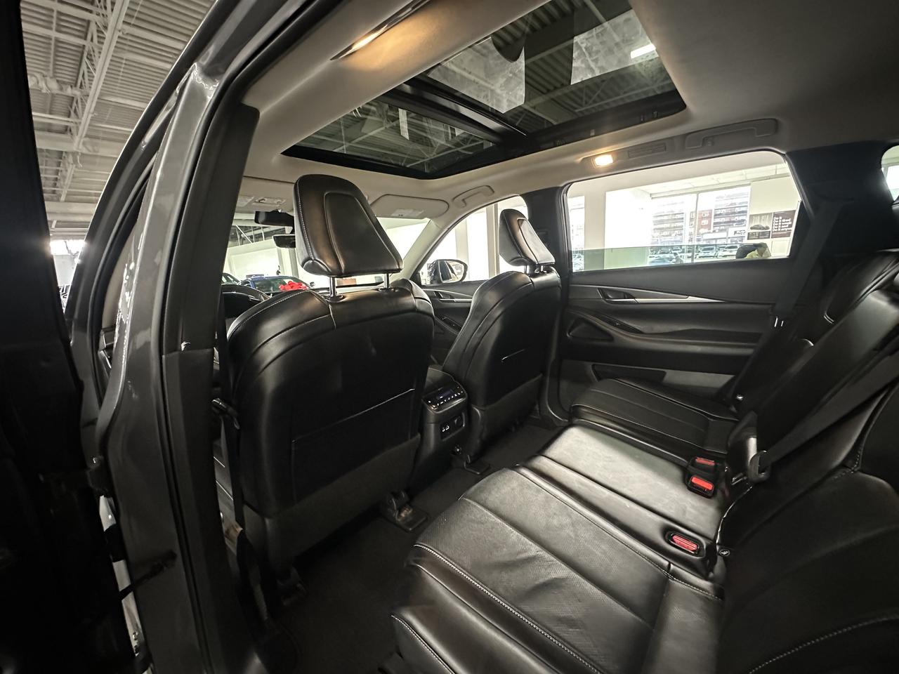 2024 Infiniti QX60 LUXE AWD | Clean CARFAX | 7 Passengers Photo