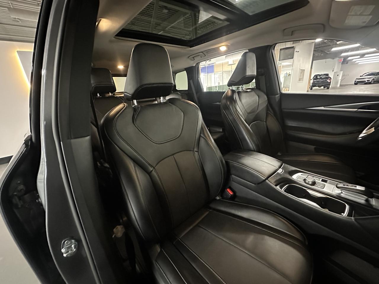 2024 Infiniti QX60 LUXE AWD | Clean CARFAX | 7 Passengers Photo
