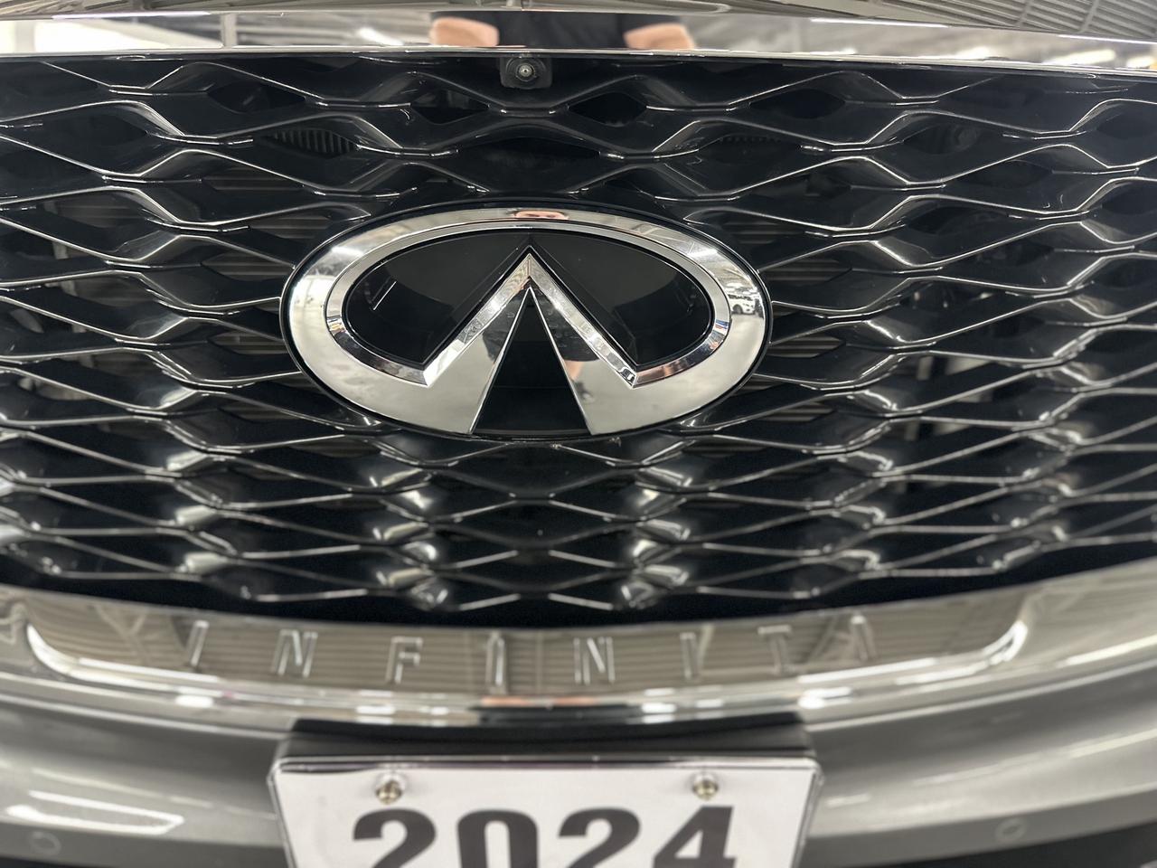 2024 Infiniti QX60 LUXE AWD | Clean CARFAX | 7 Passengers Photo