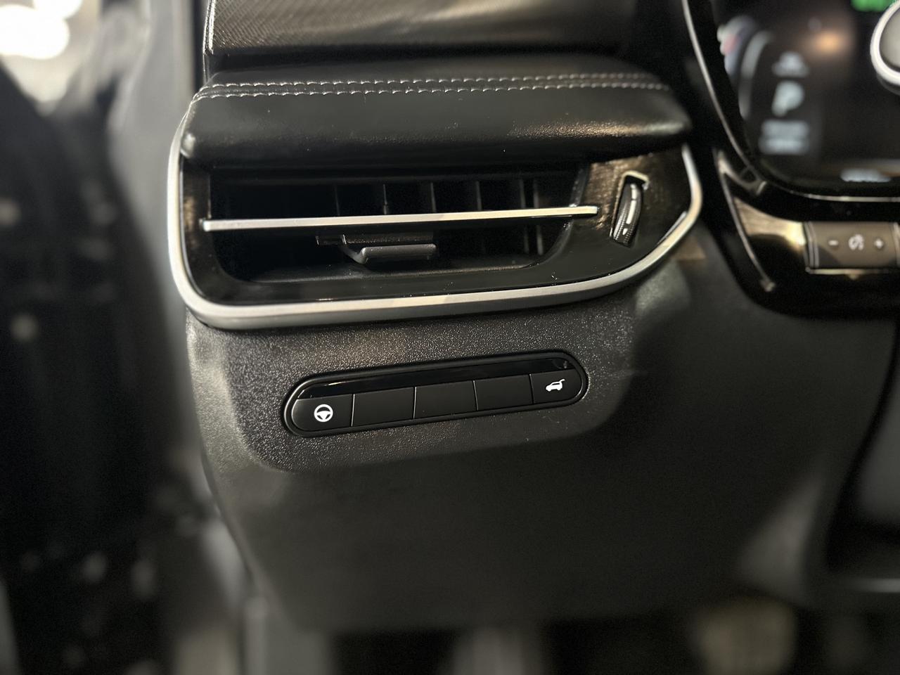 2024 Infiniti QX60 LUXE AWD | Clean CARFAX | 7 Passengers Photo