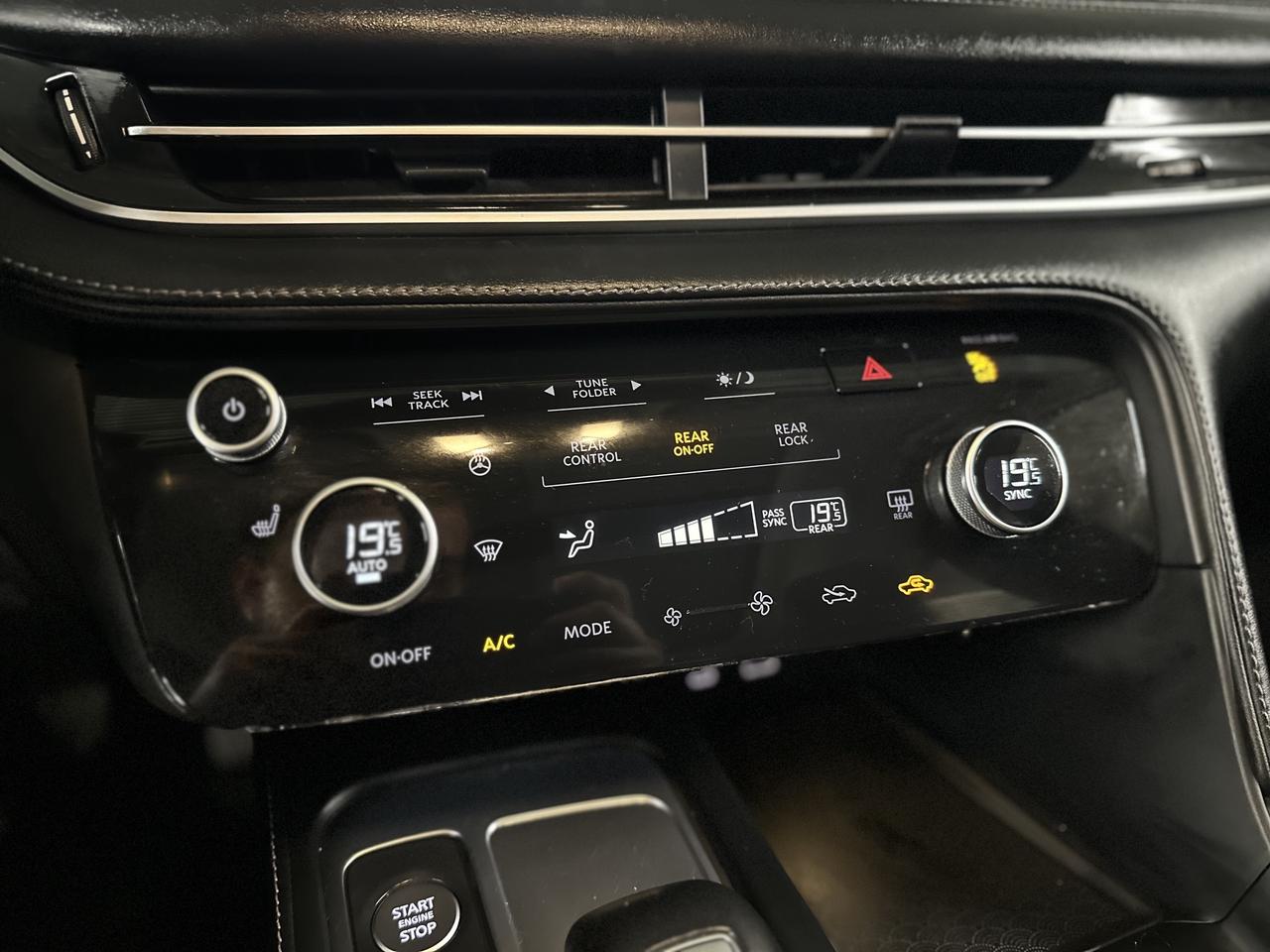 2024 Infiniti QX60 LUXE AWD | Clean CARFAX | 7 Passengers Photo
