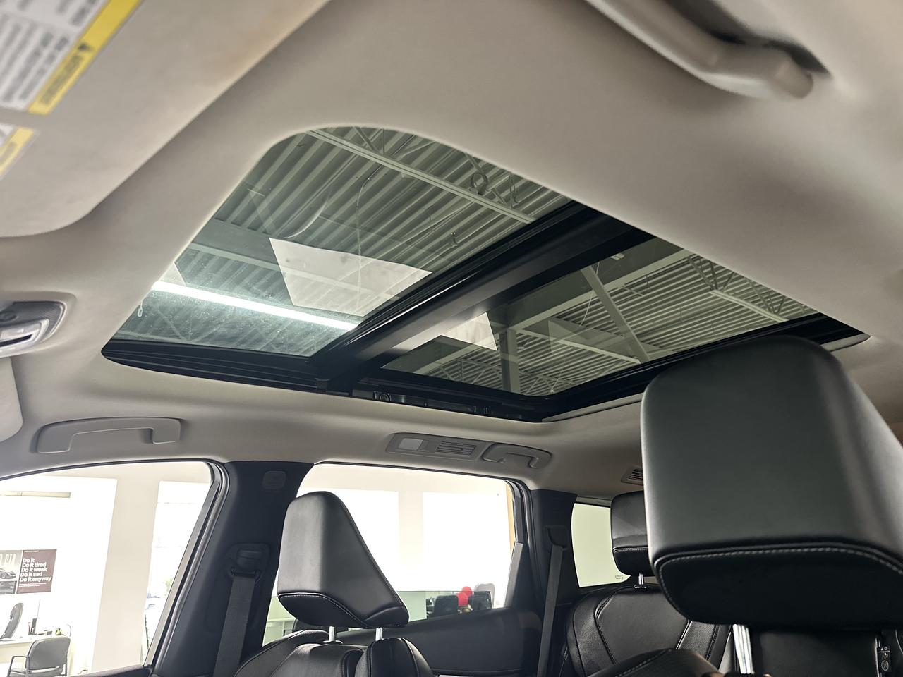 2024 Infiniti QX60 LUXE AWD | Clean CARFAX | 7 Passengers Photo