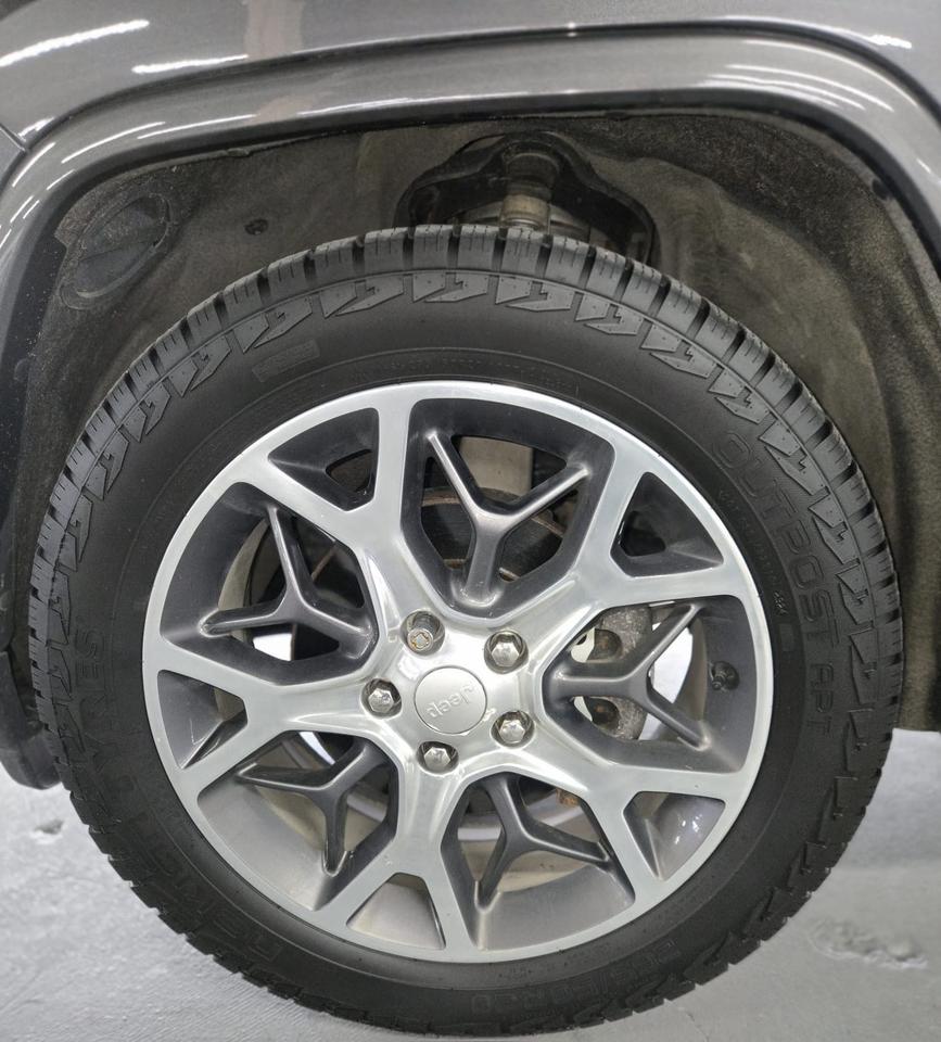 2020 Jeep Grand Cherokee Overland | Clean CARFAX | Dealer Serviced Photo