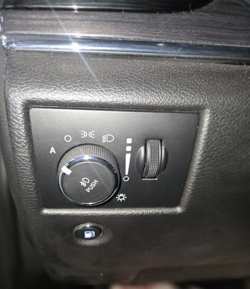 2020 Jeep Grand Cherokee Overland | Clean CARFAX | Dealer Serviced Photo