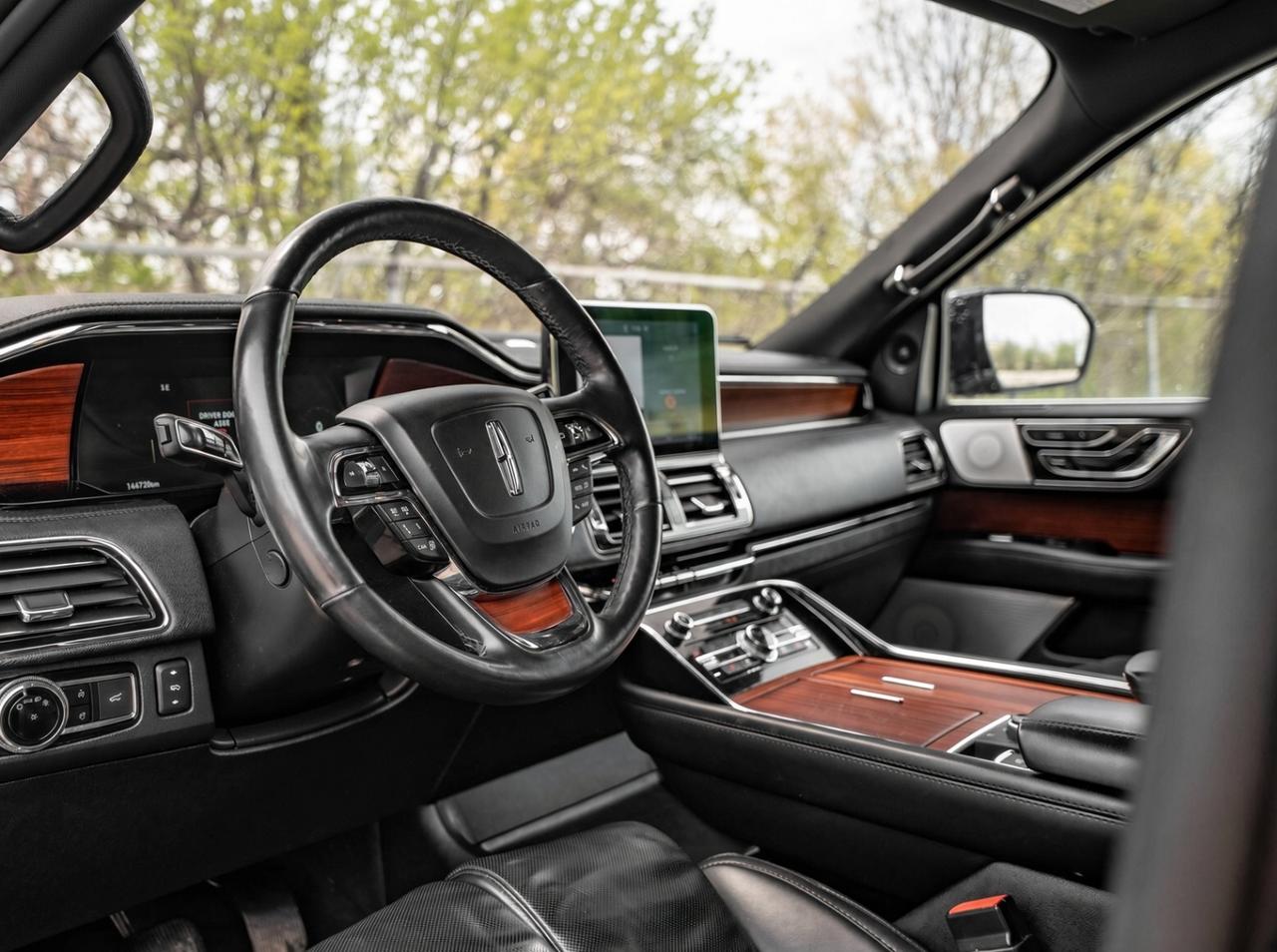 2020 Lincoln Navigator L Reserve 4x4 | One Owner | Clean CARFAX | Regular Service History | 7 Passenger Photo