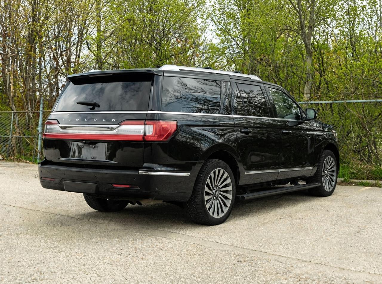 2020 Lincoln Navigator L Reserve 4x4 | One Owner | Clean CARFAX | Regular Service History | 7 Passenger Photo
