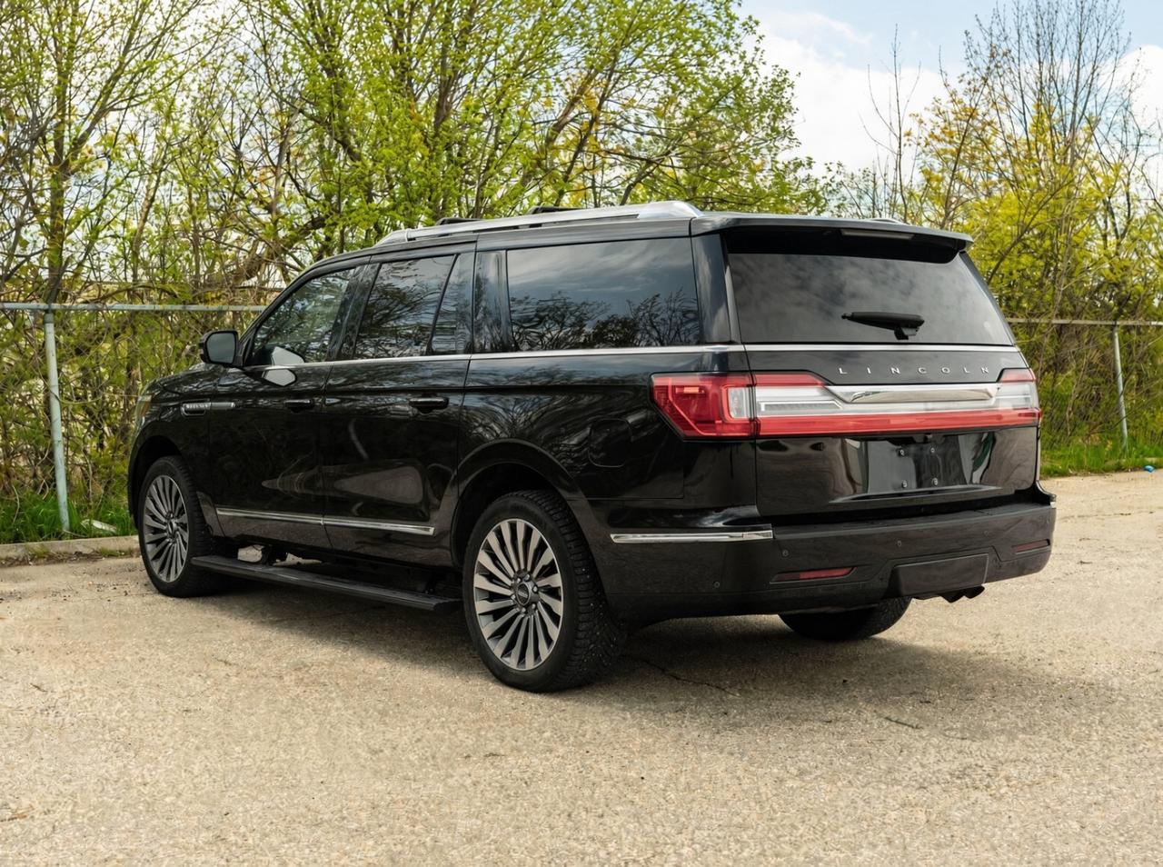 2020 Lincoln Navigator L Reserve 4x4 | One Owner | Clean CARFAX | Regular Service History | 7 Passenger Photo