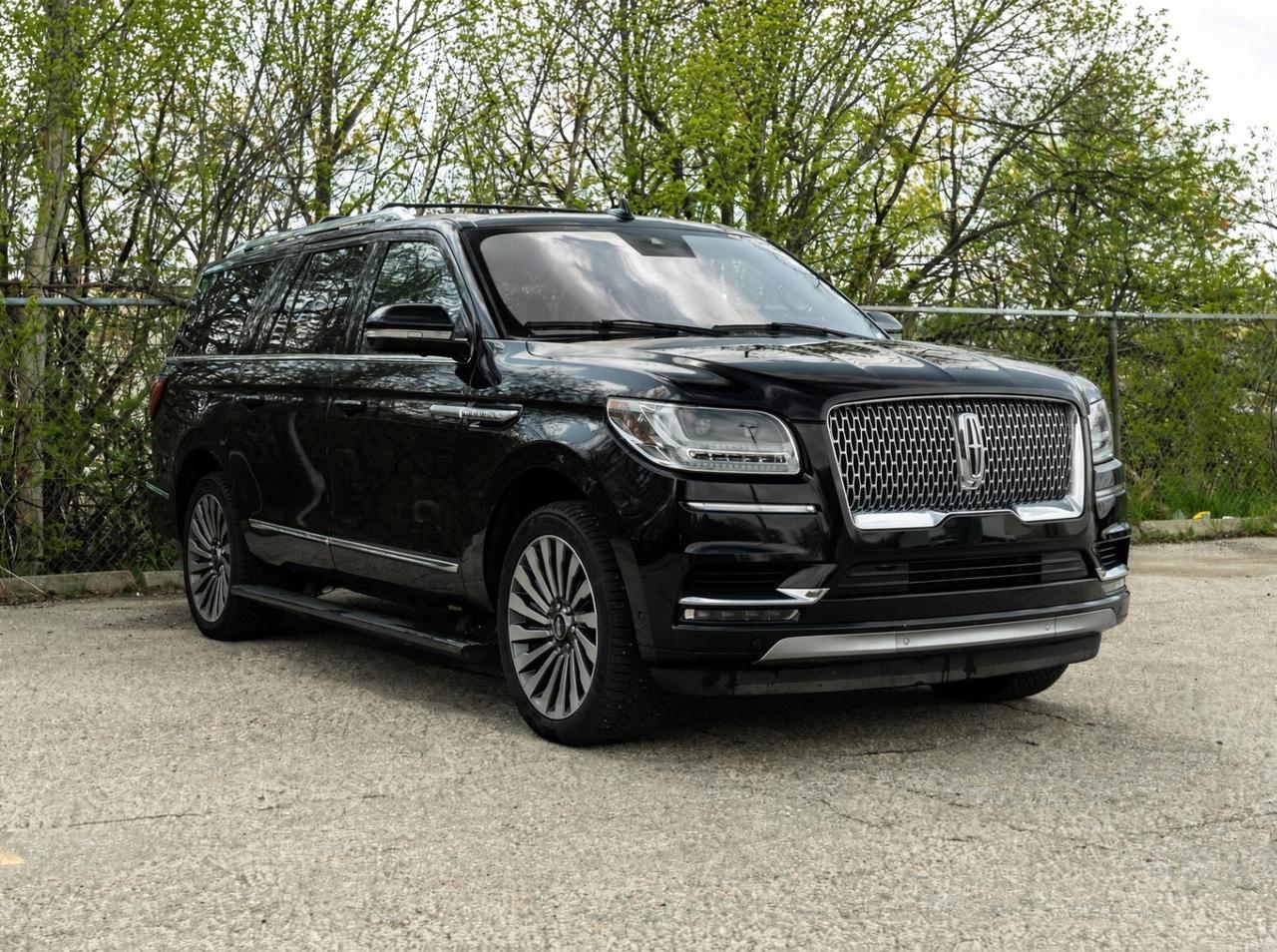 2020 Lincoln Navigator L Reserve 4x4 | One Owner | Clean CARFAX | Regular Service History | 7 Passenger Photo