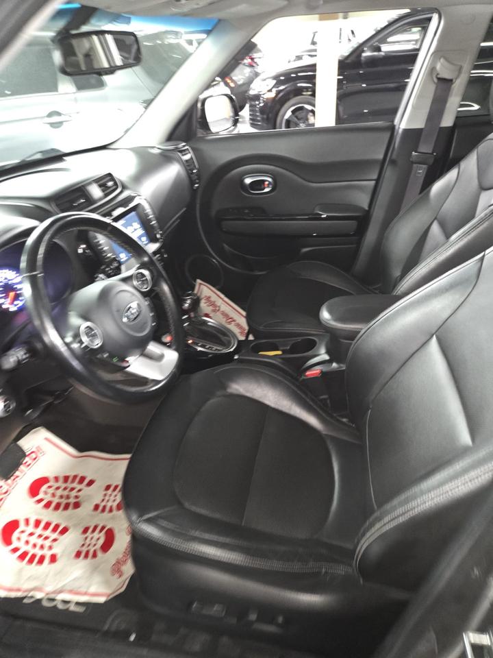 2018 Kia Soul EX Premium | Clean CARFAX | Great Service History | Good Reliability Rating by CARFAX Photo