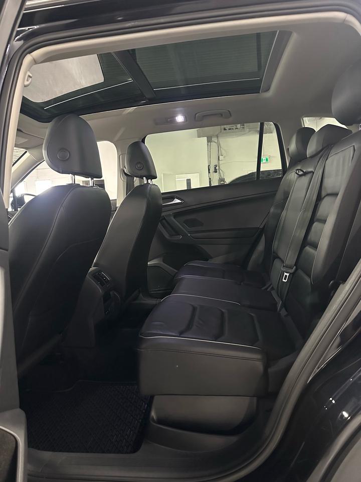 2018 Volkswagen Tiguan Highline 4MOTION | Accident Free | Dealer Serviced | Good Reliability Rating by CARFAX Photo