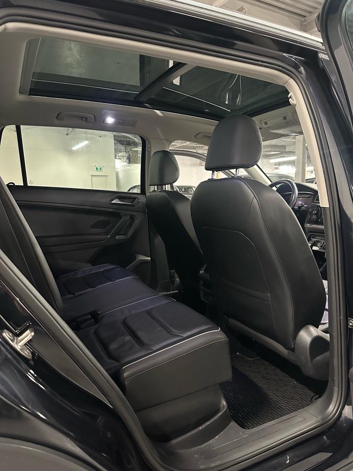 2018 Volkswagen Tiguan Highline 4MOTION | Accident Free | Dealer Serviced | Good Reliability Rating by CARFAX Photo