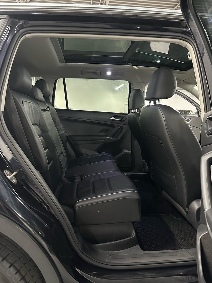 2018 Volkswagen Tiguan Highline 4MOTION | Accident Free | Dealer Serviced | Good Reliability Rating by CARFAX Photo