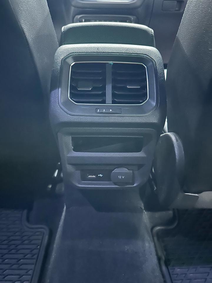 2018 Volkswagen Tiguan Highline 4MOTION | Accident Free | Dealer Serviced | Good Reliability Rating by CARFAX Photo