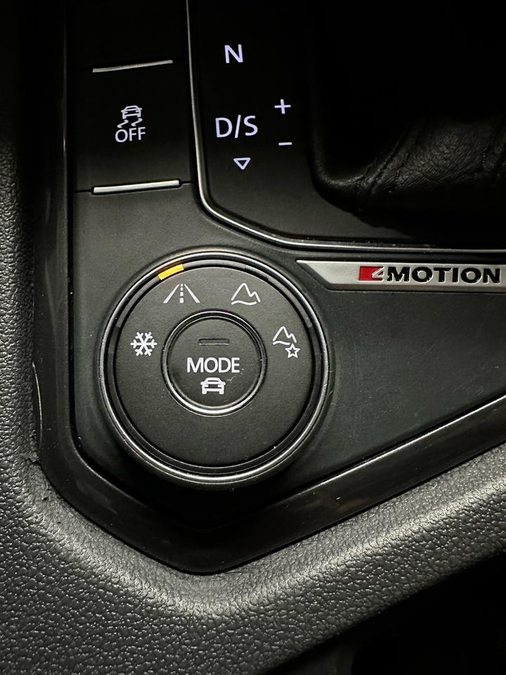 2018 Volkswagen Tiguan Highline 4MOTION | Accident Free | Dealer Serviced | Good Reliability Rating by CARFAX Photo