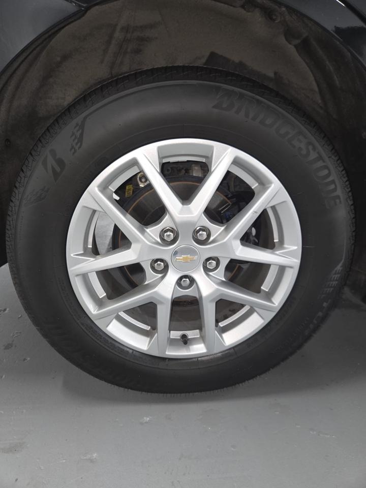 2023 Chevrolet Equinox AWD LT | Clean Carfax Photo