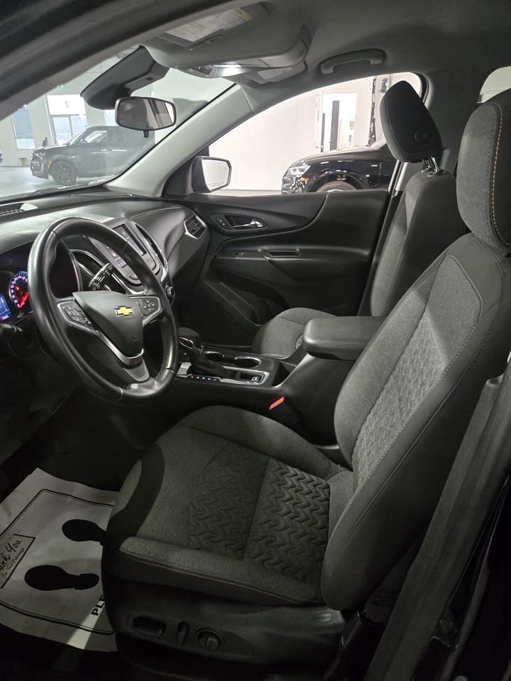 2023 Chevrolet Equinox AWD LT | Clean Carfax Photo