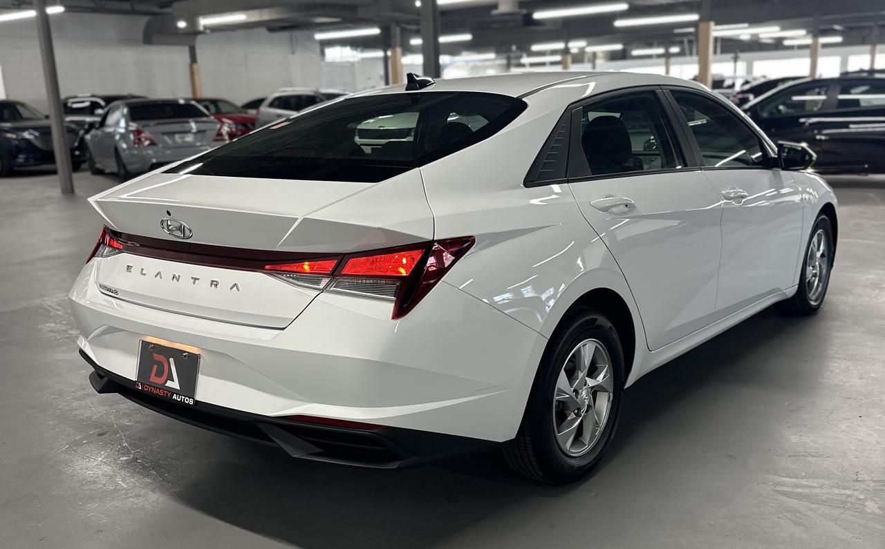 2023 Hyundai Elantra Essential | One Owner Photo4