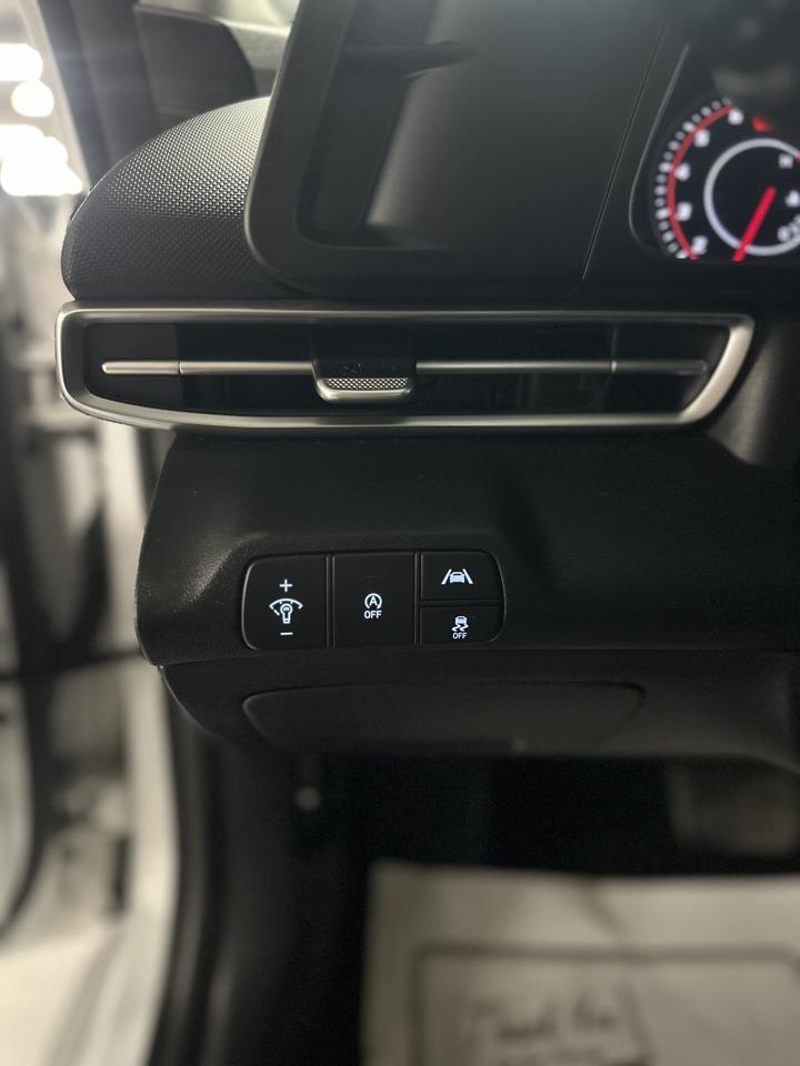2023 Hyundai Elantra Essential | One Owner Photo