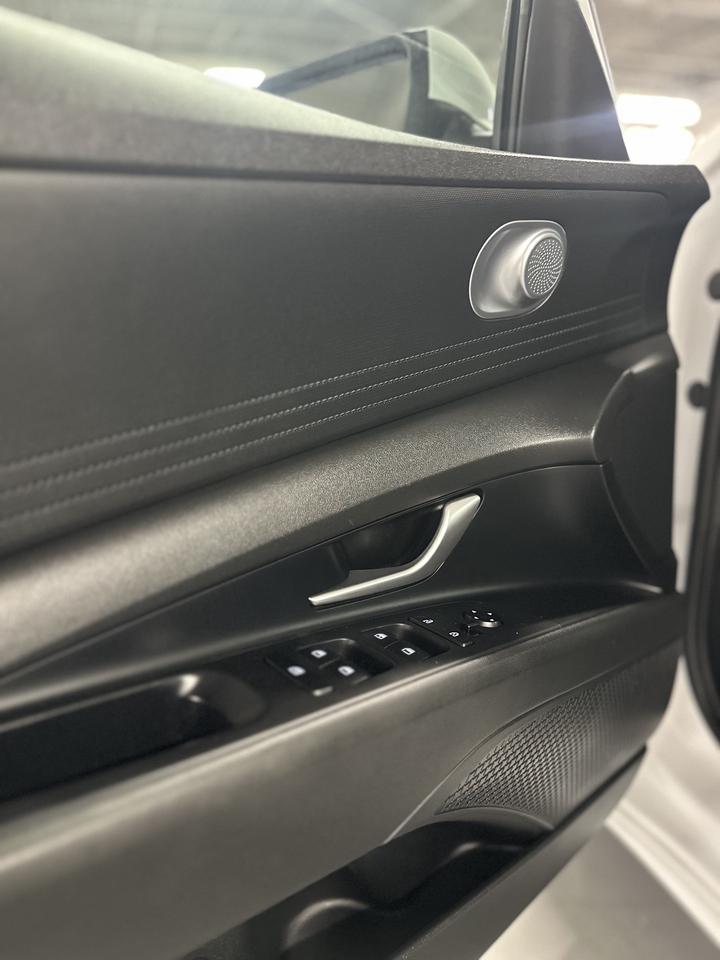 2023 Hyundai Elantra Essential | One Owner Photo