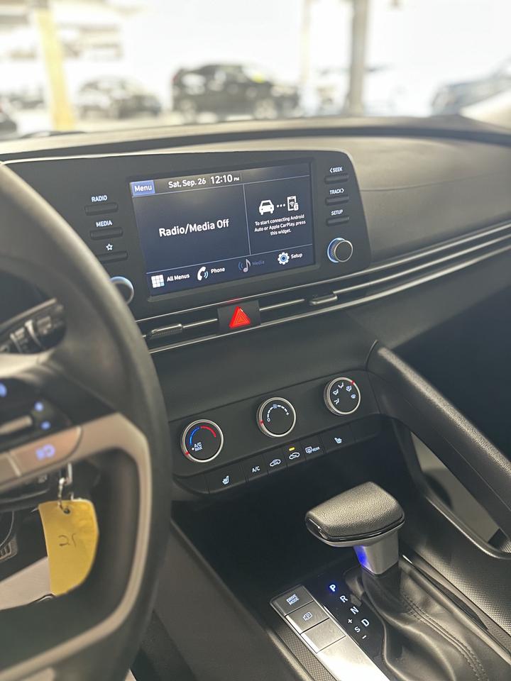 2023 Hyundai Elantra Essential | One Owner Photo