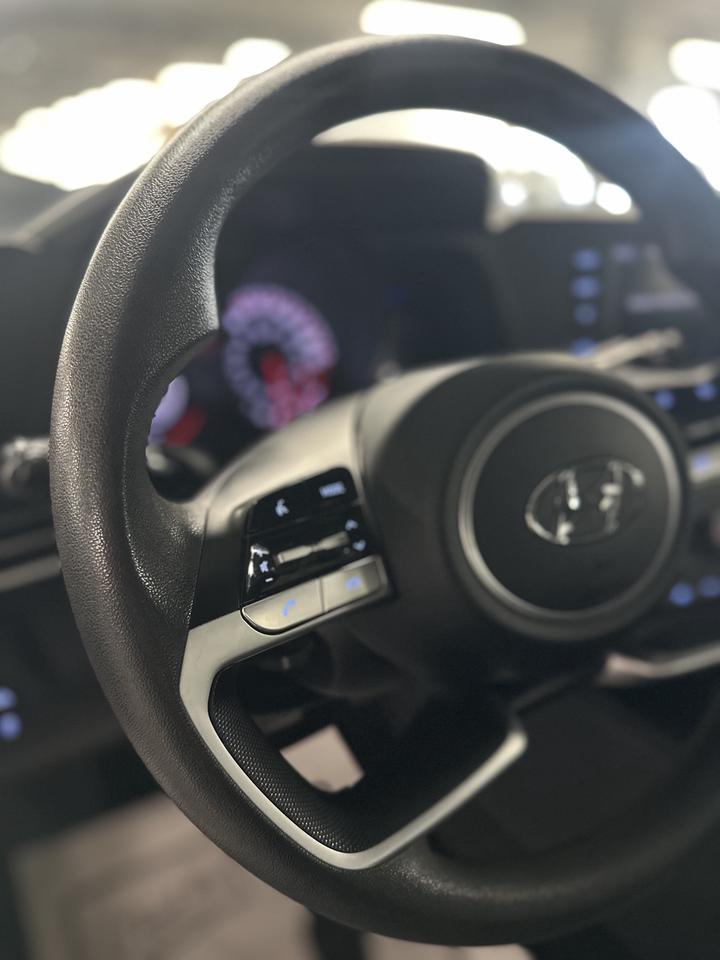 2023 Hyundai Elantra Essential | One Owner Photo