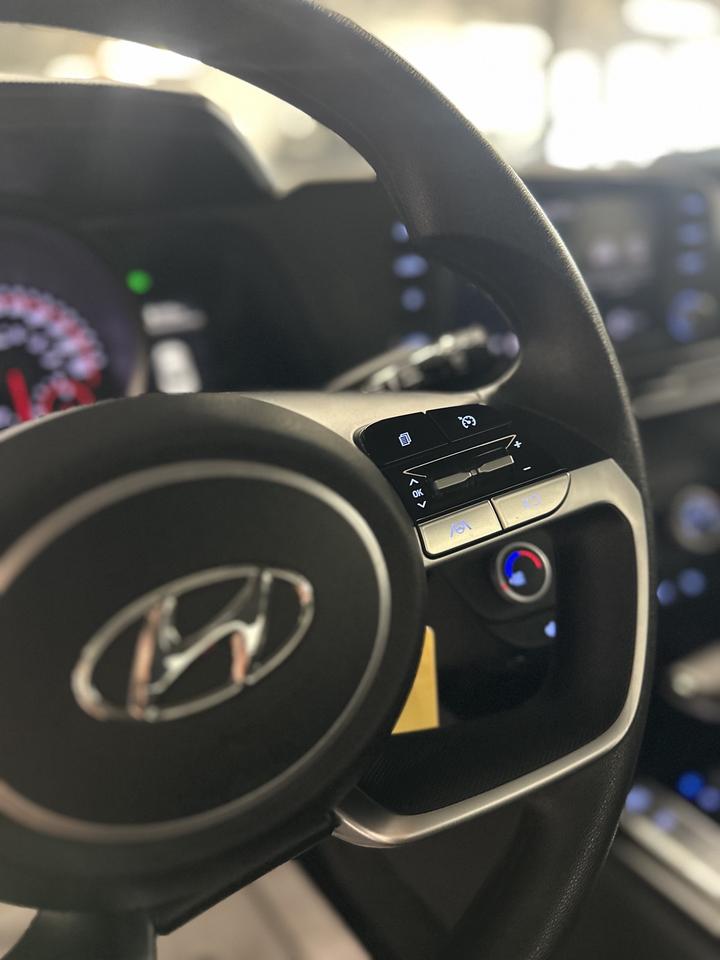 2023 Hyundai Elantra Essential | One Owner Photo
