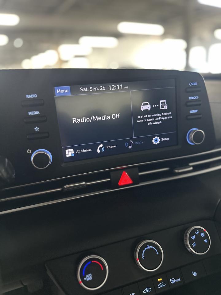 2023 Hyundai Elantra Essential | One Owner Photo