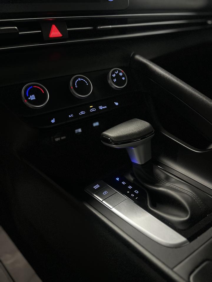 2023 Hyundai Elantra Essential | One Owner Photo