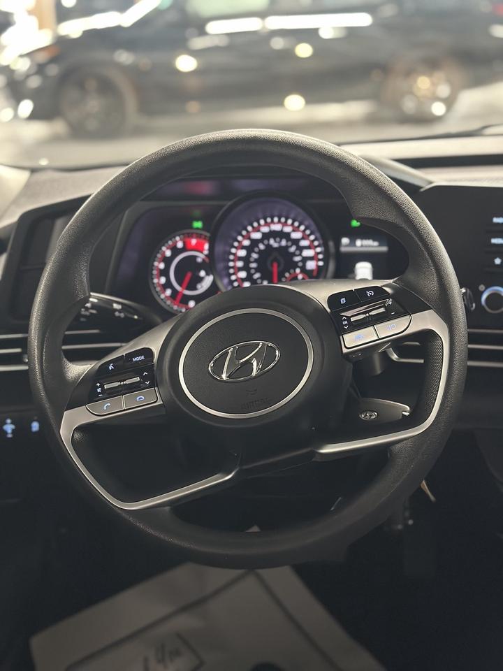 2023 Hyundai Elantra Essential | One Owner Photo