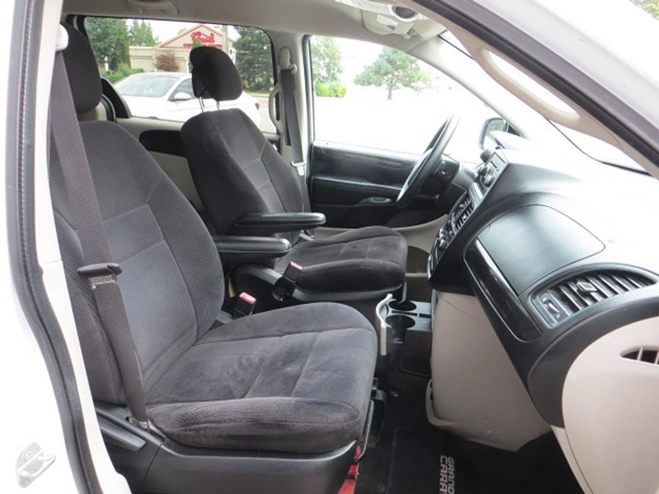 2017 Dodge Grand Caravan CERTIFIED, ONLY 29,000KM, 7 PASS, B-TOOTH Photo