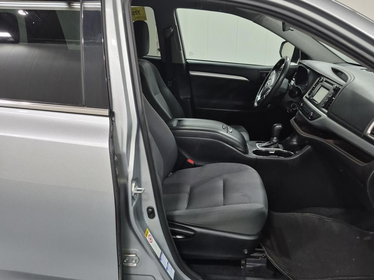 2017 Toyota Highlander LE - Photo #4