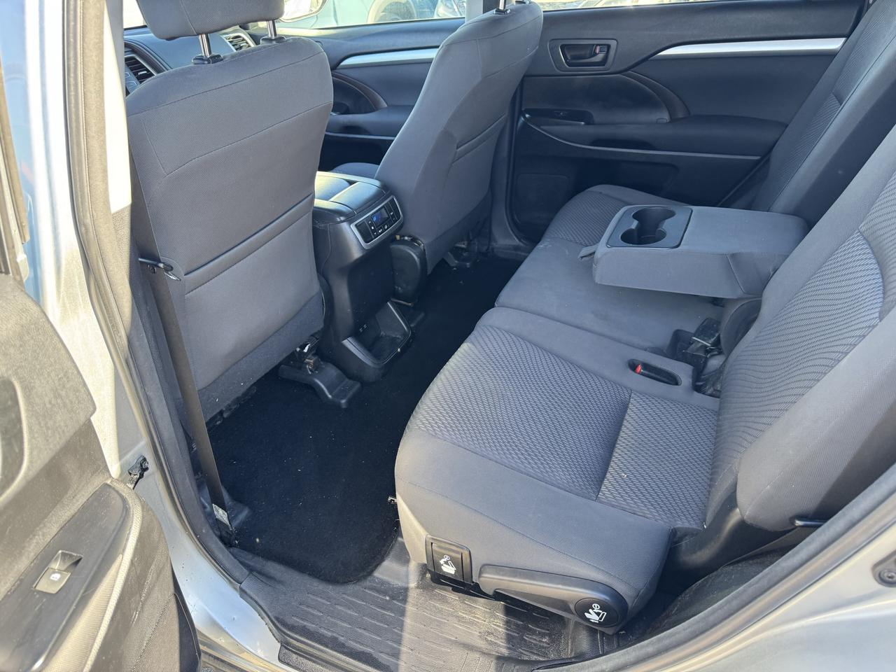 2017 Toyota Highlander LE Photo