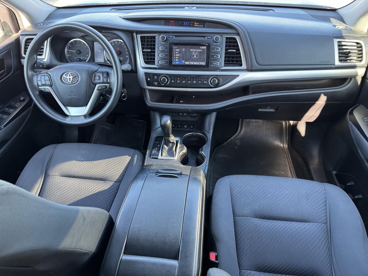 2017 Toyota Highlander LE Photo