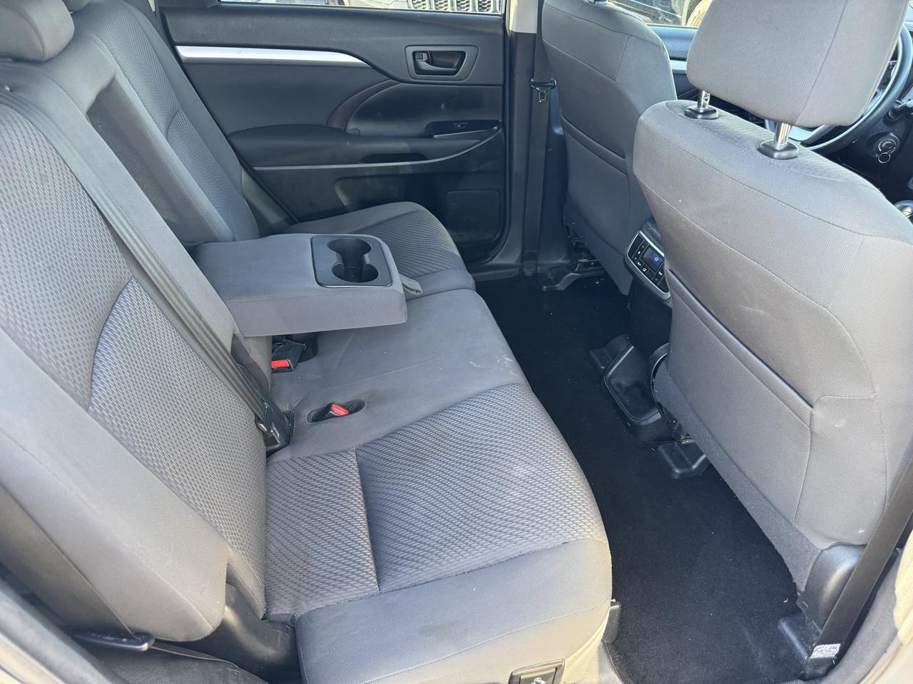2017 Toyota Highlander LE Photo