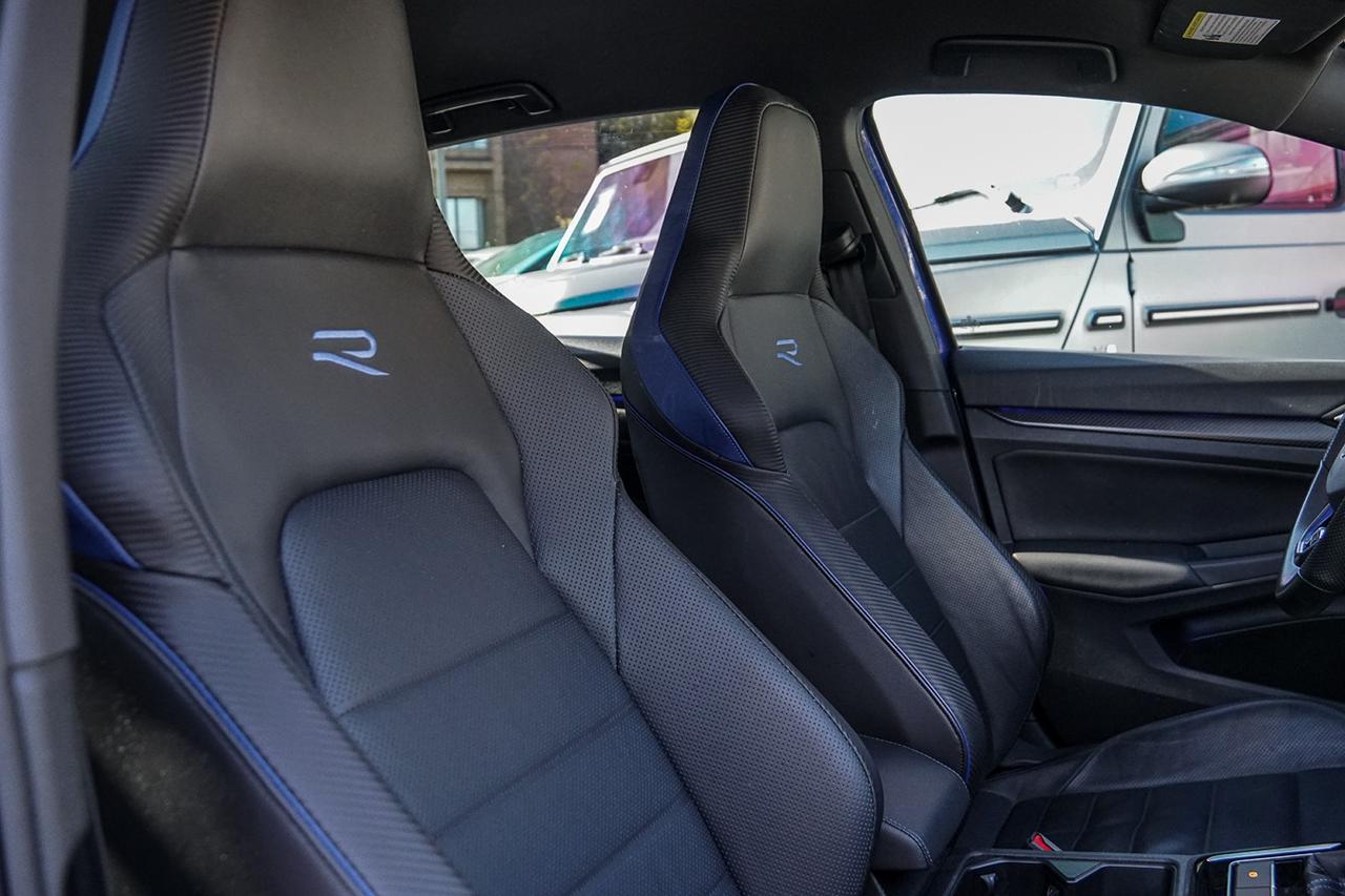 2024 Volkswagen Golf R AWD |MANUAL|CARBON PKG|LEATHER|CAM|NAVI Photo