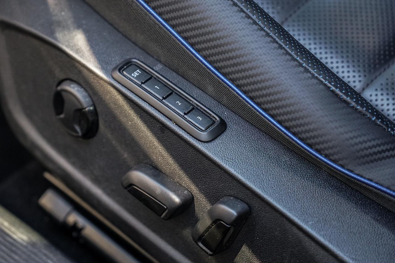 2024 Volkswagen Golf R AWD |MANUAL|CARBON PKG|LEATHER|CAM|NAVI Photo
