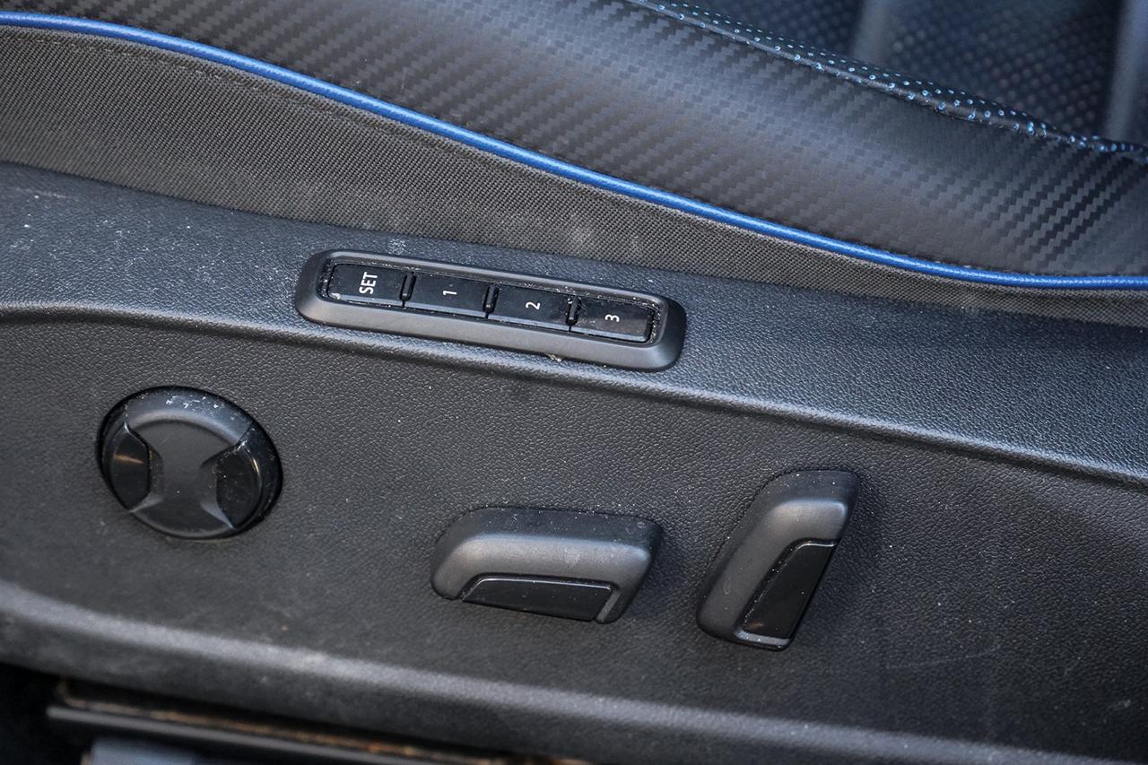 2024 Volkswagen Golf R AWD |MANUAL|CARBON PKG|LEATHER|CAM|NAVI Photo