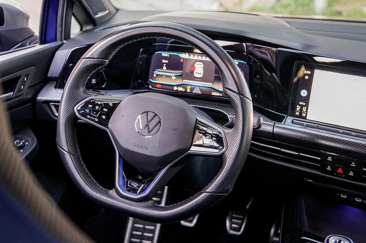 2024 Volkswagen Golf R AWD |MANUAL|CARBON PKG|LEATHER|CAM|NAVI Photo