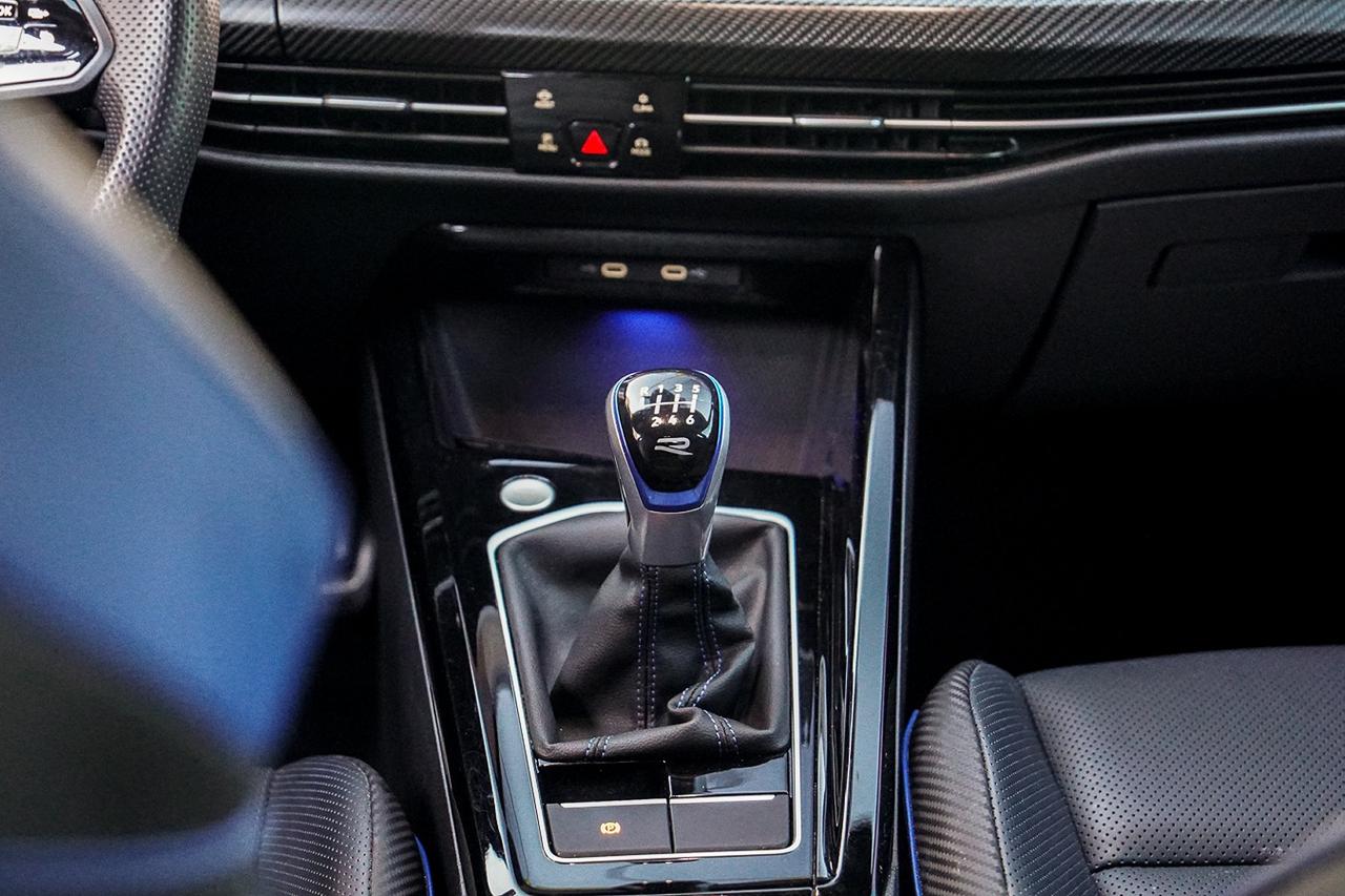 2024 Volkswagen Golf R AWD |MANUAL|CARBON PKG|LEATHER|CAM|NAVI Photo
