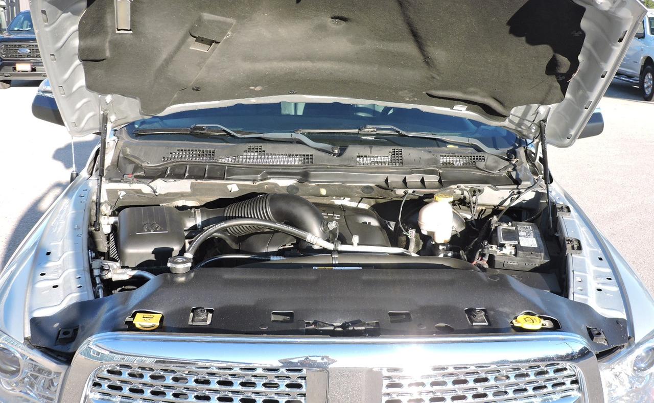 2018 RAM 1500 Laramie 5.7L Hemi 4X4 Leather Seats Six 125000 KMS Photo