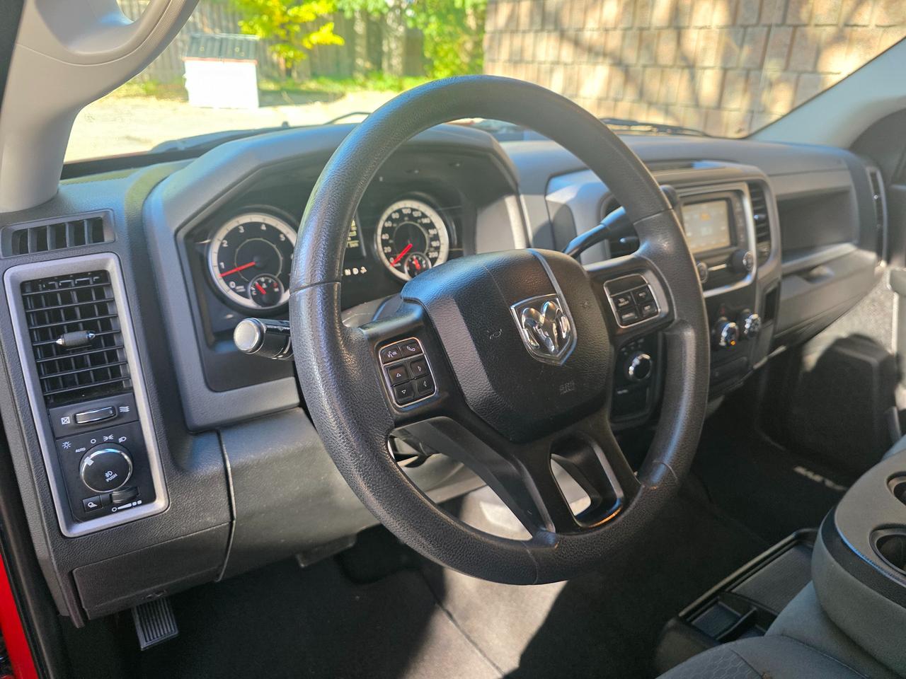 2018 RAM 1500 Express 4x4 Crew Cab Photo