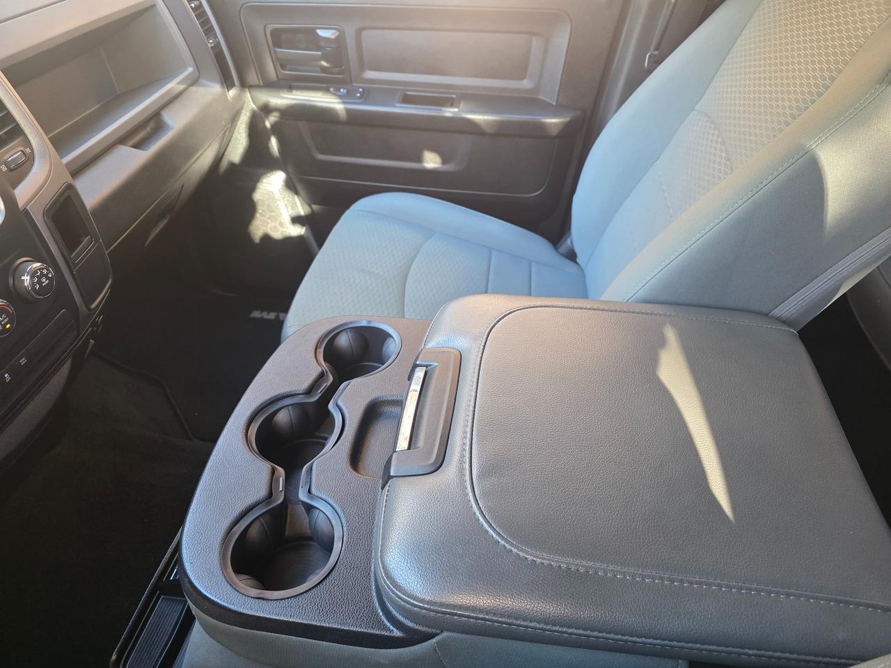 2018 RAM 1500 Express 4x4 Crew Cab Photo