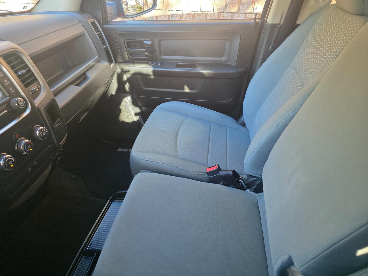 2018 RAM 1500 Express 4x4 Crew Cab Photo
